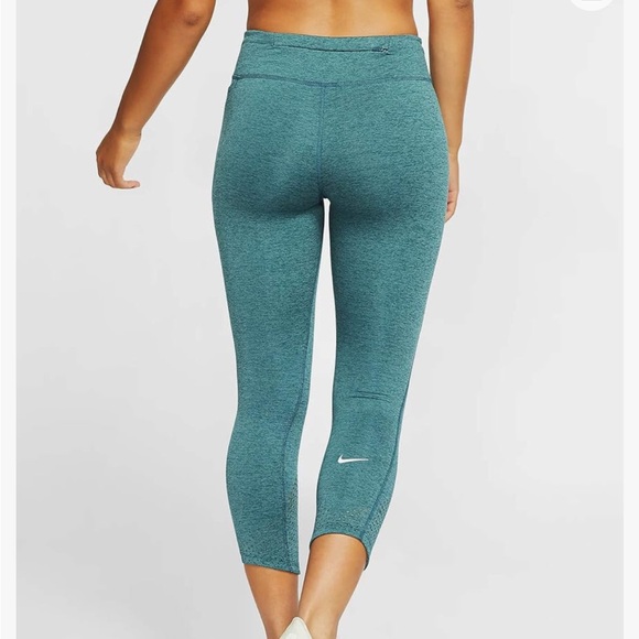 NWT Nike Epic Luxe Crop Leggings - Picture 3 of 11